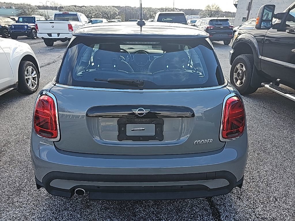 Used 2022 MINI Cooper 2-Door Hardtop w/ Premium Package image 8
