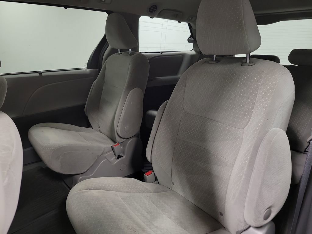 Used 2020 Toyota Sienna LE image 19