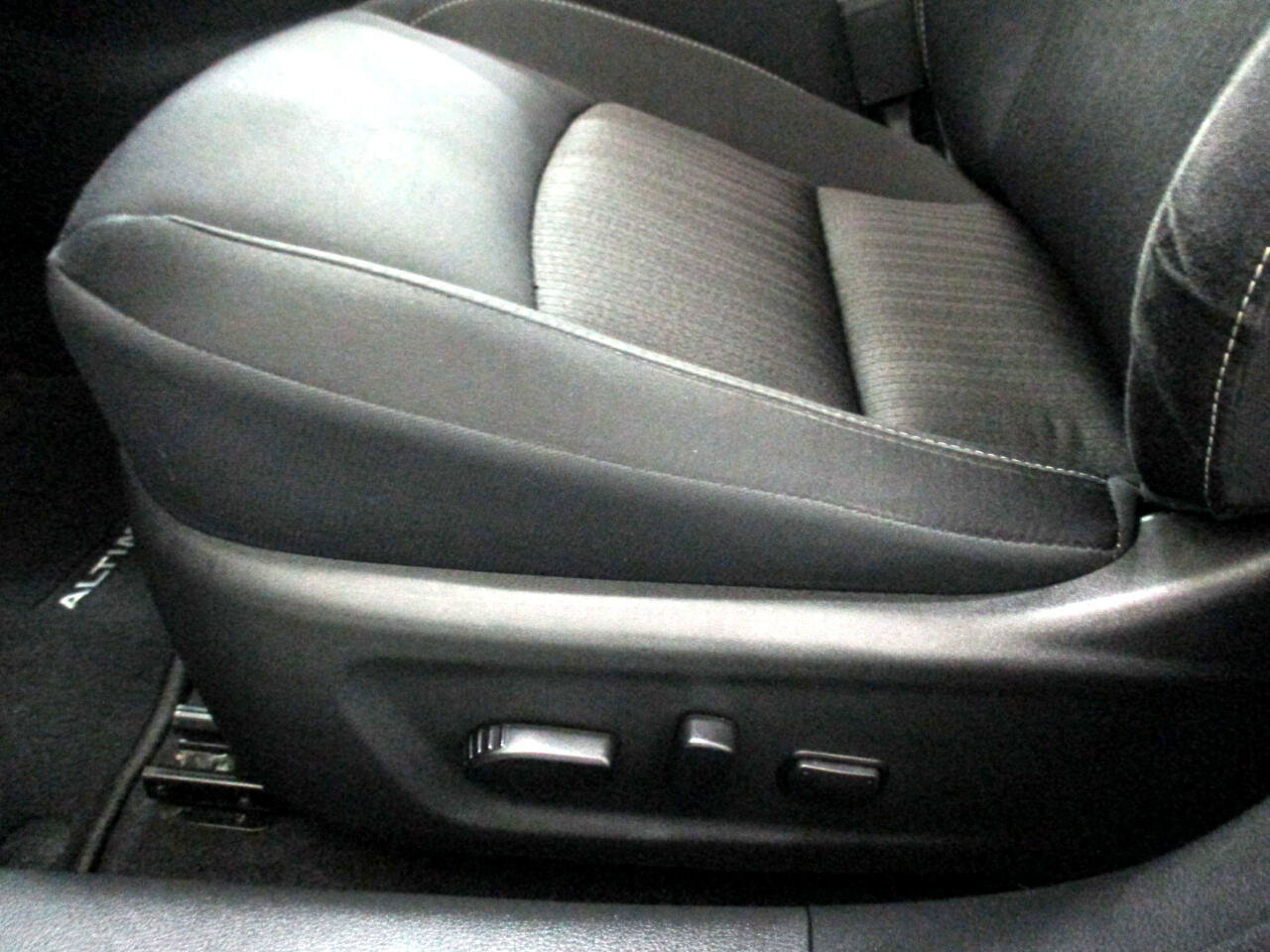 Used 2022 Nissan Altima 2.5 SV w/ SV Premium Package image 17