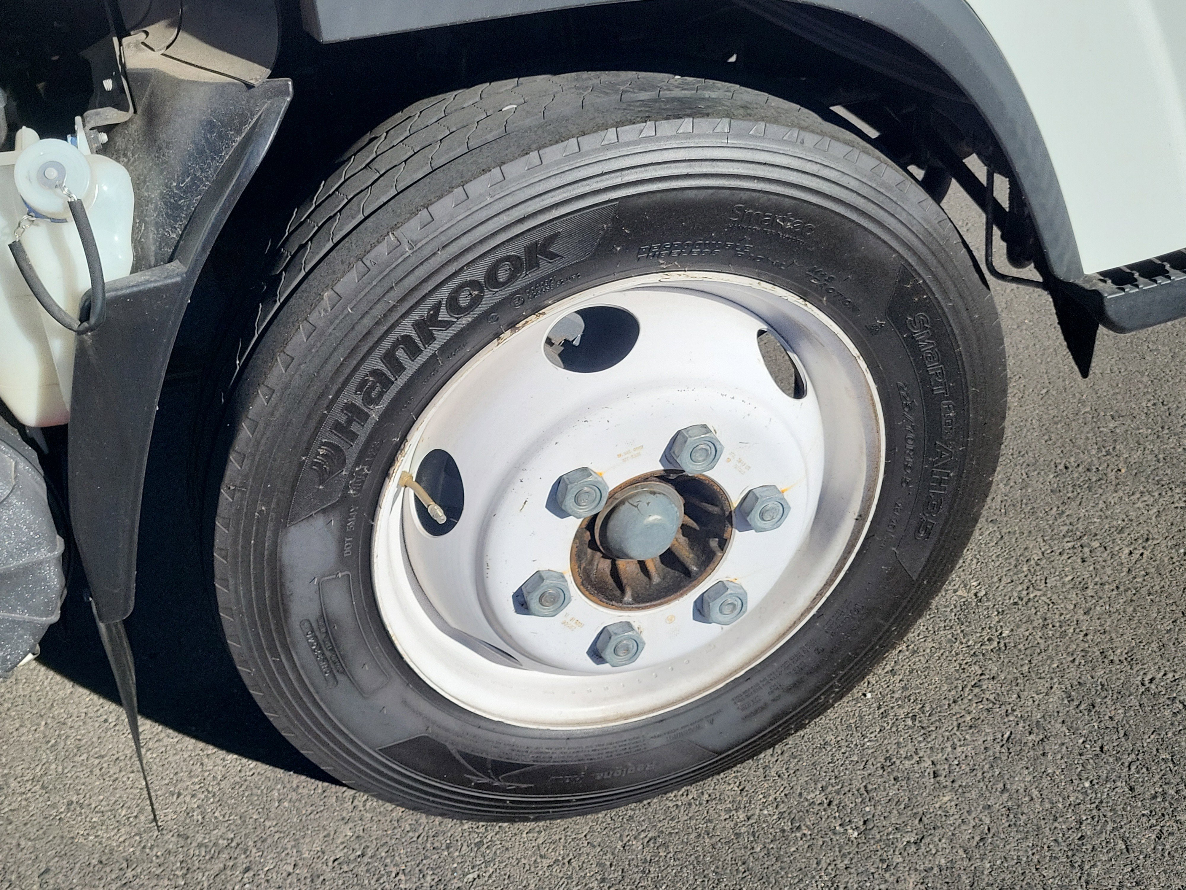 Used 2018 Isuzu NPR image 7