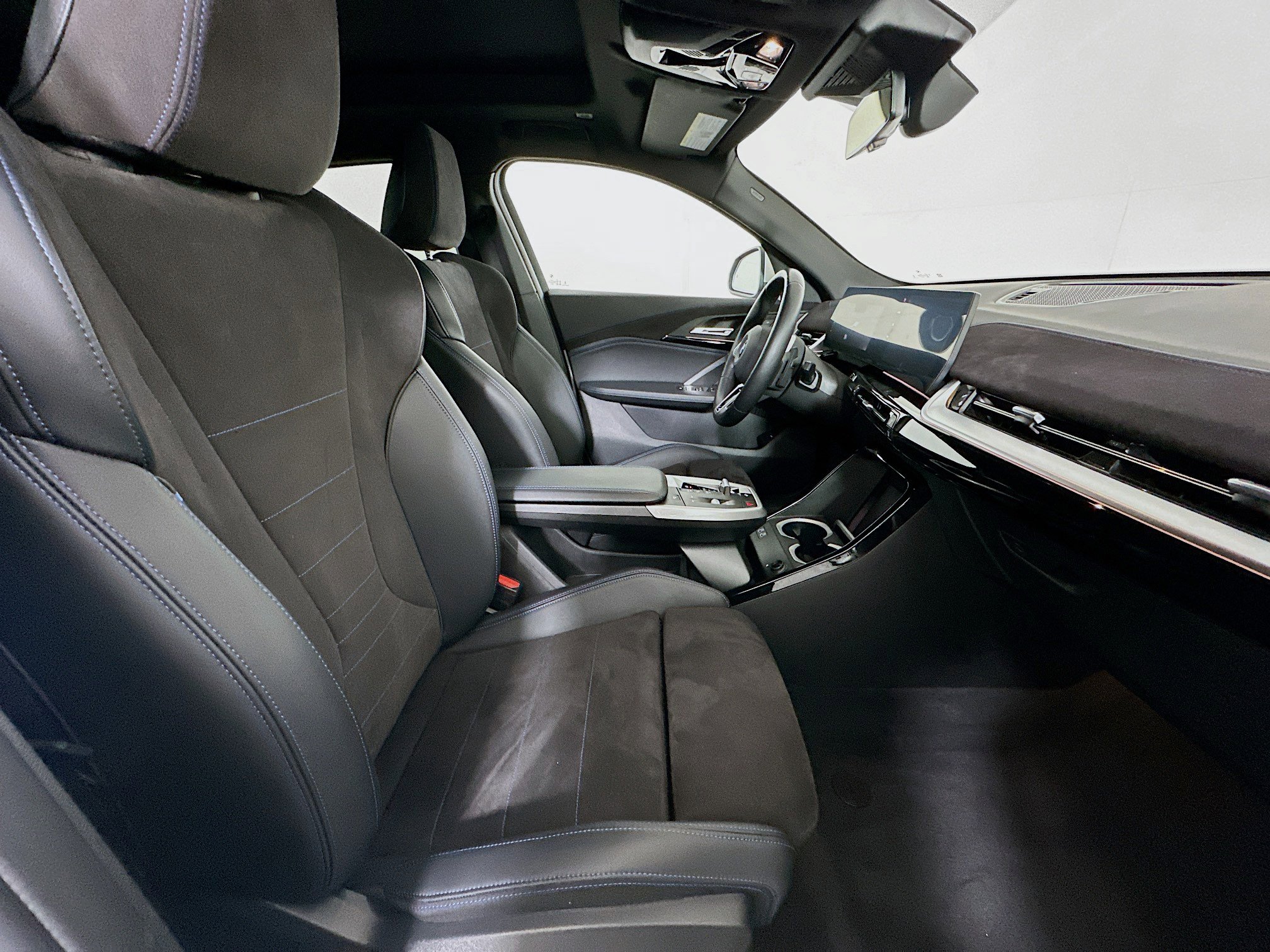 Used 2025 BMW X2 xDrive28i image 31