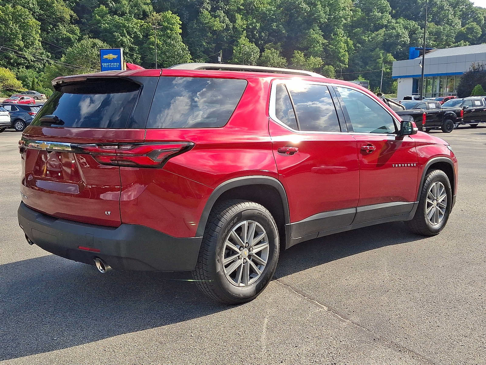 Used 2023 Chevrolet Traverse LT AWD/4WD image 6
