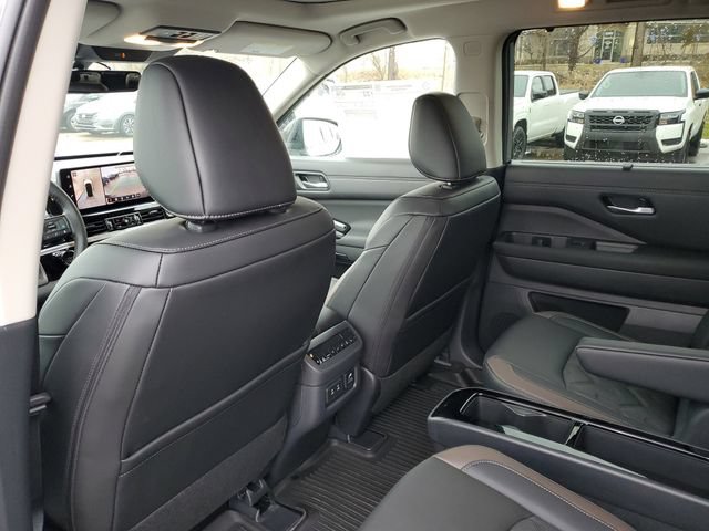 New 2026 Nissan Pathfinder Platinum AWD/4WD image 32