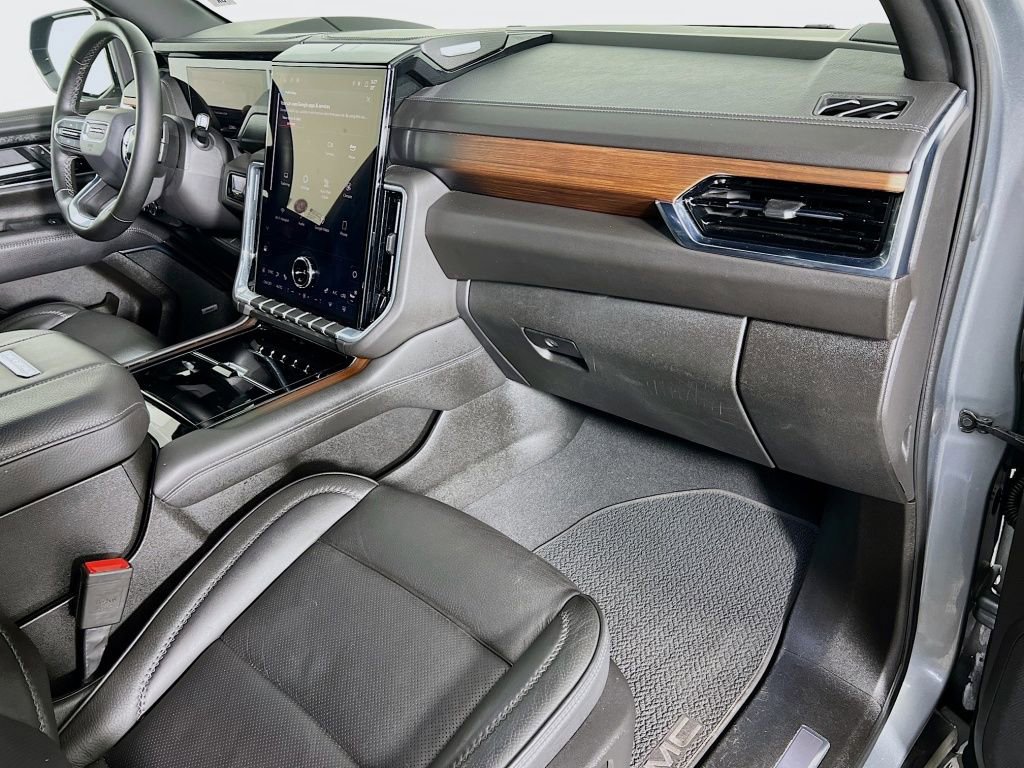 Used 2025 GMC Yukon Denali image 30