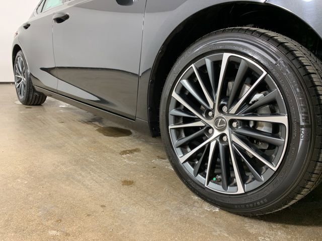 Used 2022 Lexus ES 350 w/ Premium Package image 6
