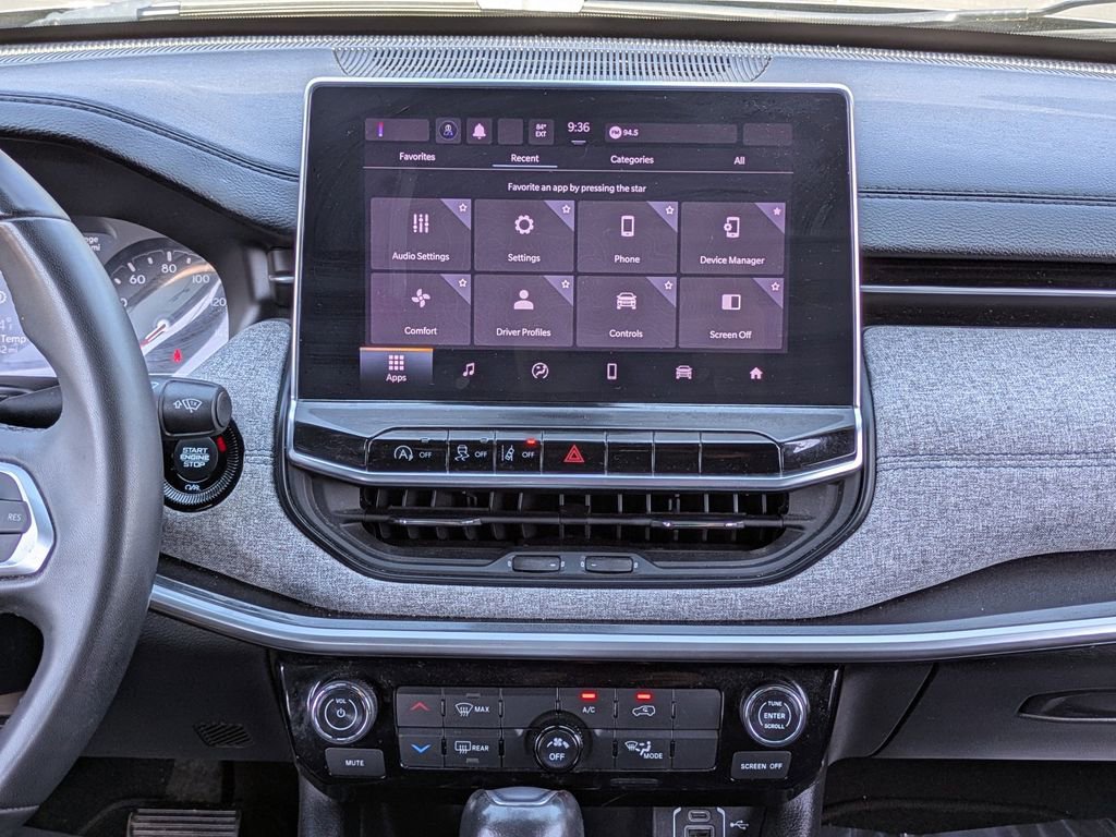 Used 2023 Jeep Compass Latitude image 17