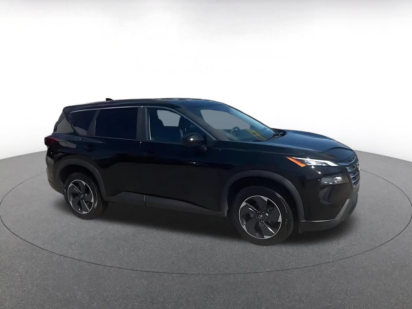 Used 2025 Nissan Rogue SV FWD image 2