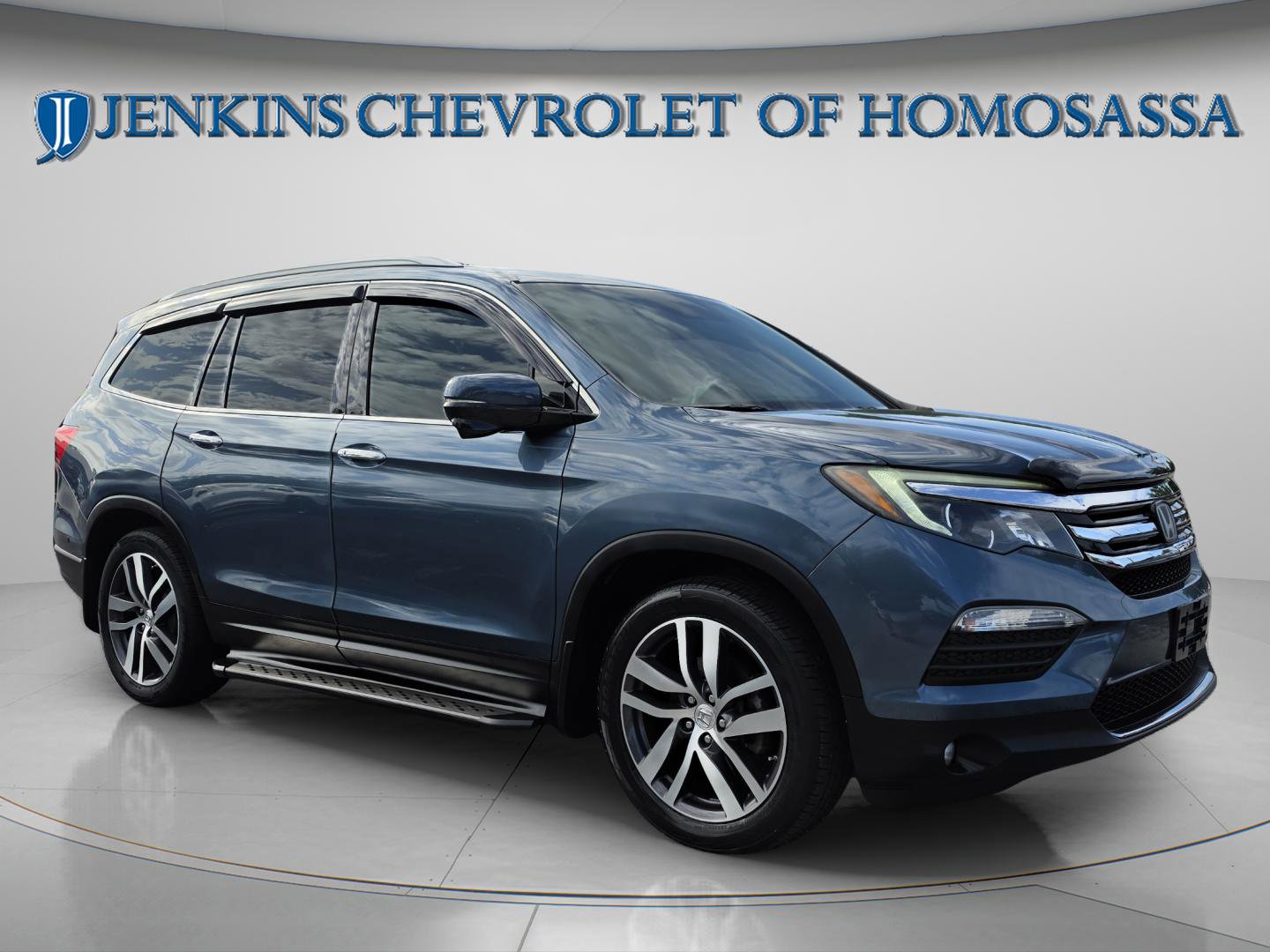 Used 2017 Honda Pilot Touring image 2