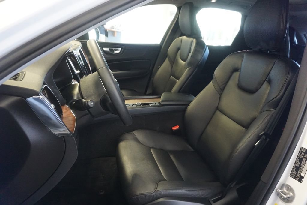 Used 2024 Volvo XC60 B5 Plus AWD/4WD image 17