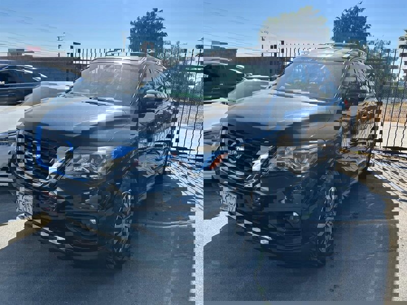 Used 2018 Nissan Pathfinder SL image 5