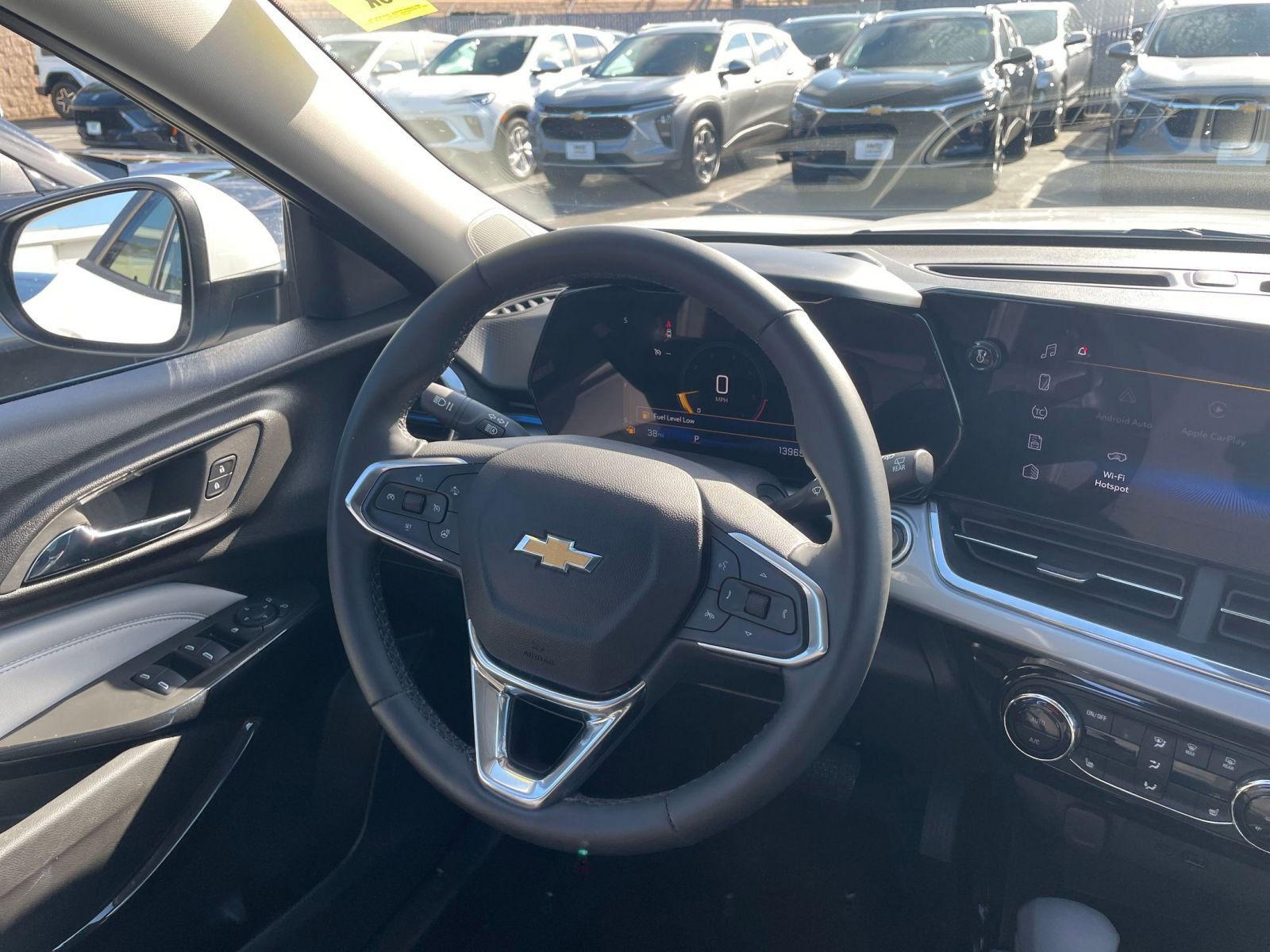 Used 2025 Chevrolet Trax LT w/ LT Convenience Package image 31