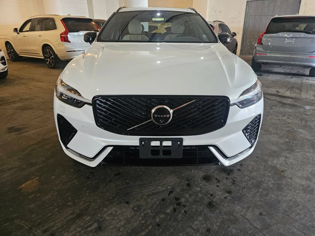 Used 2026 Volvo XC60 B5 Plus w/ Protection Package Premier AWD/4WD image 6