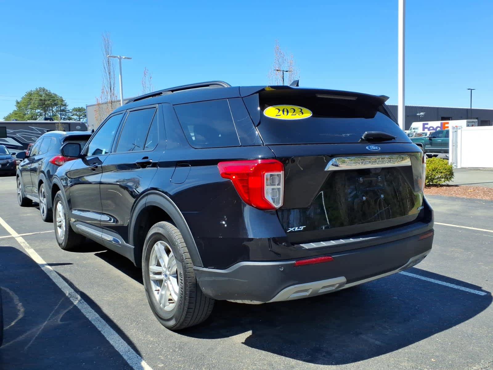 Used 2023 Ford Explorer XLT w/ Equipment Group 202A AWD/4WD image 4