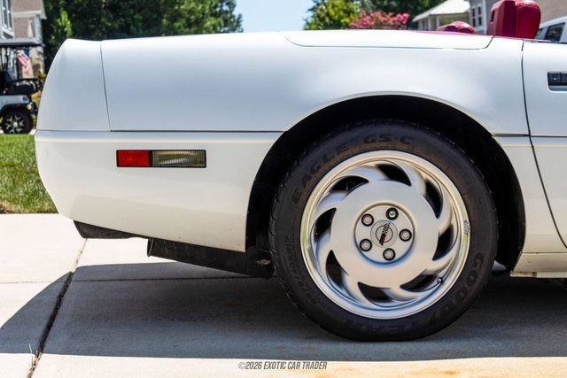 Used 1991 Chevrolet Corvette Convertible RWD image 10