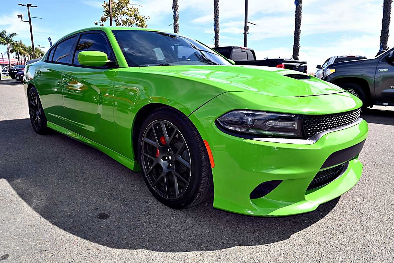 Used 2017 Dodge Charger R/T Scat Pack w/ Technology Group RWD image 3