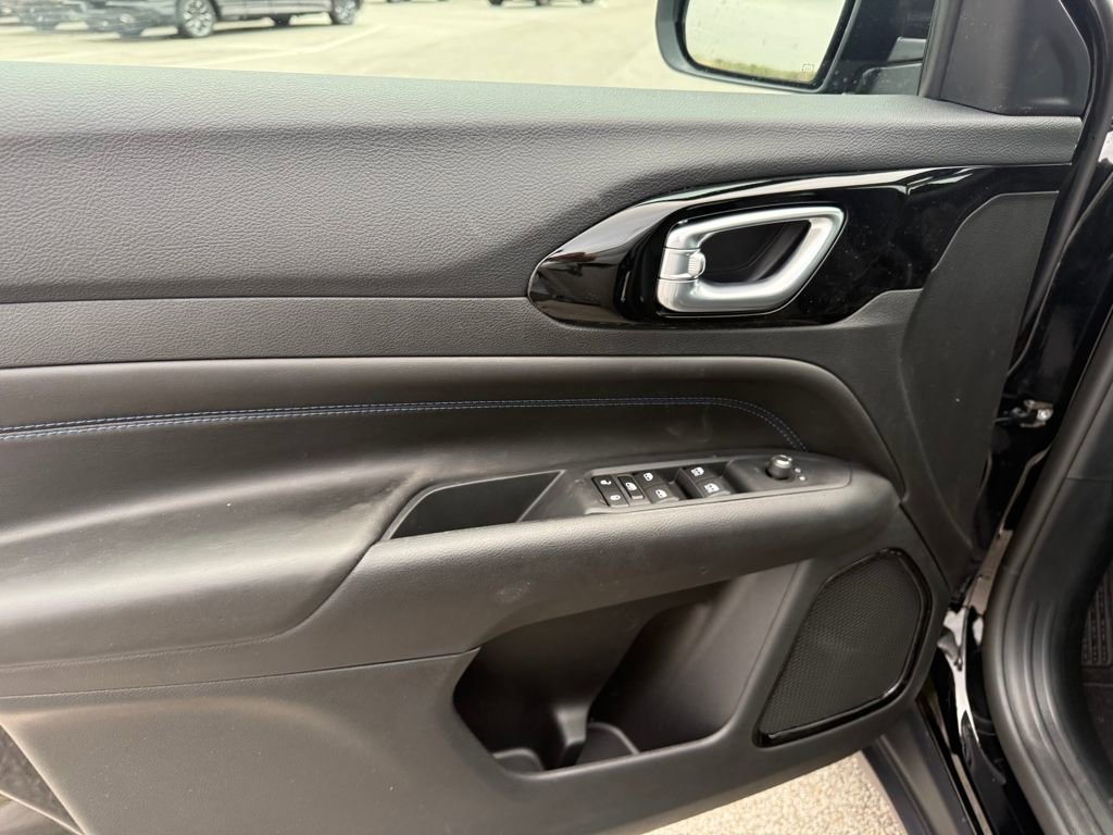 New 2026 Jeep Compass Latitude image 10