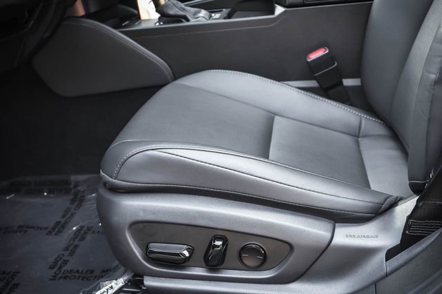 Certified 2025 Lexus ES 300h w/ Premium Package image 10