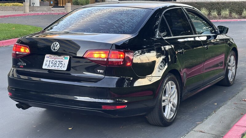 Used 2017 Volkswagen Jetta S image 4