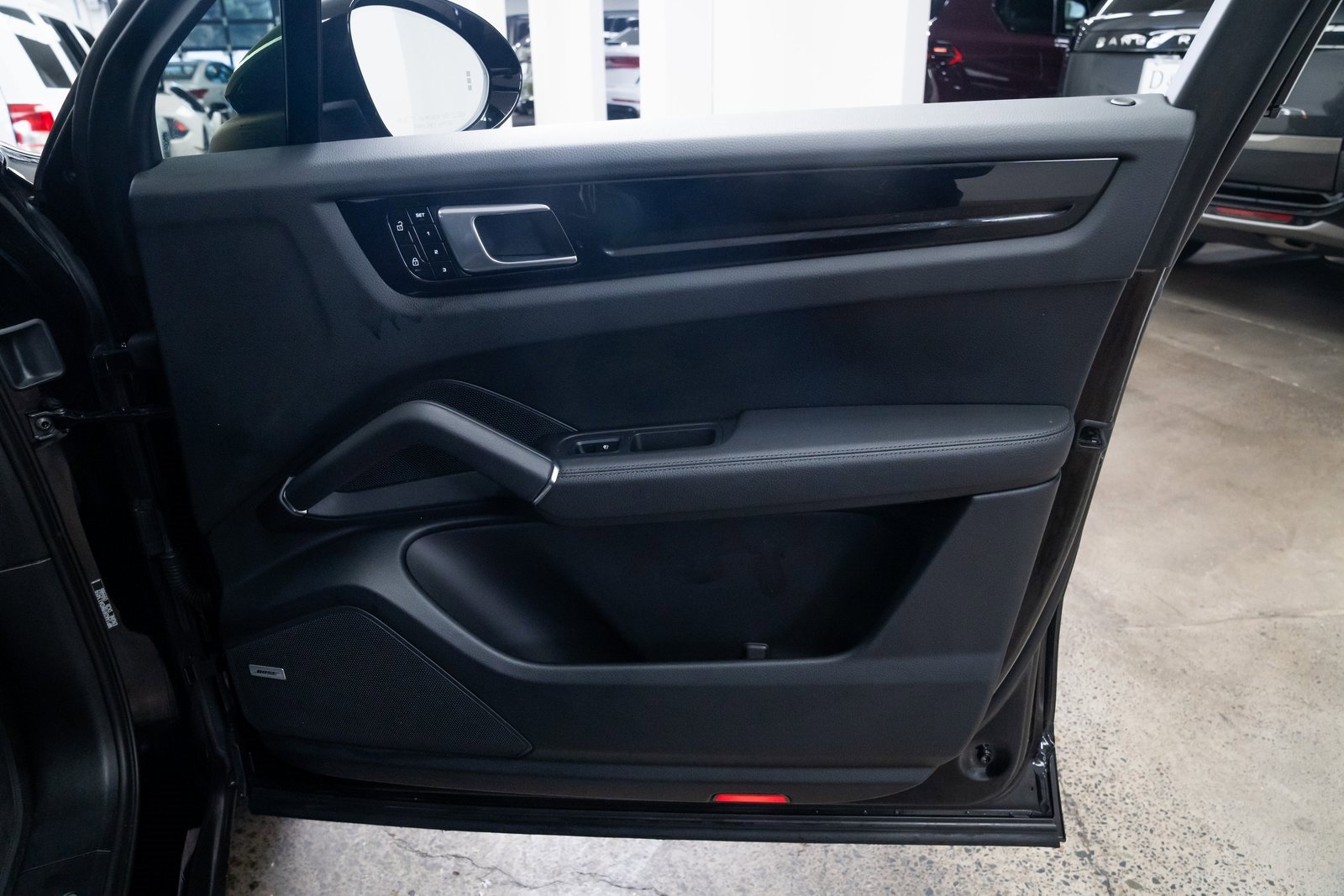 Used 2019 Porsche Cayenne Base image 24