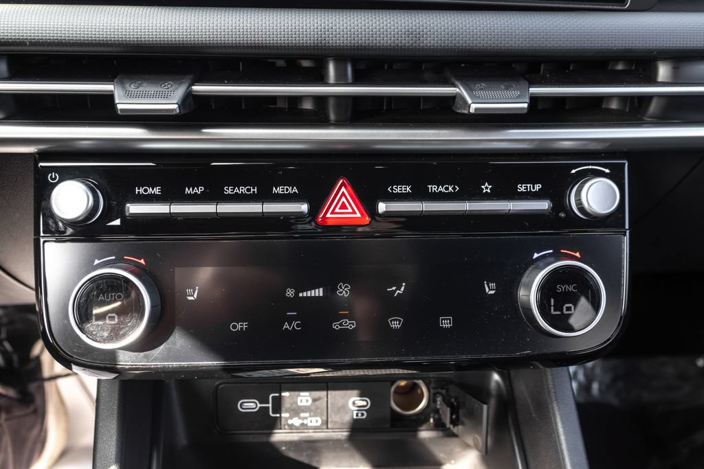 Certified 2025 Hyundai Santa Cruz SEL FWD image 18