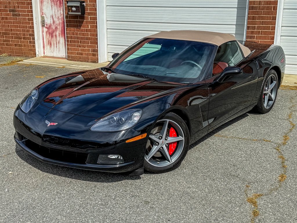 Used 2011 Chevrolet Corvette Convertible w/ Preferred Equipment Group RWD image 3