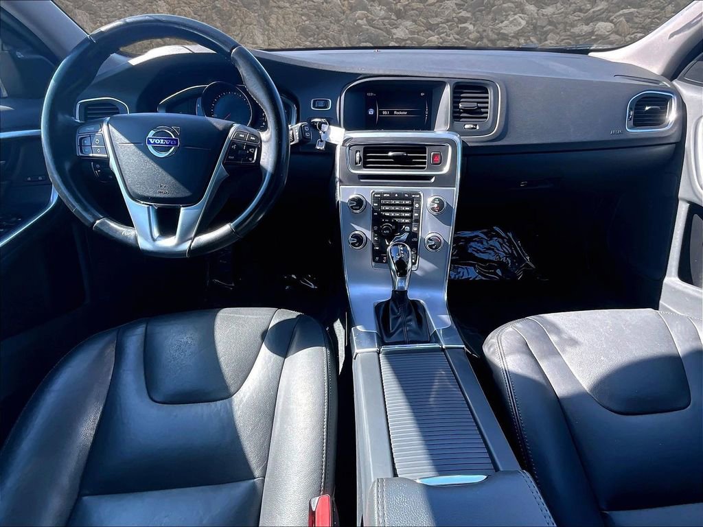 Used 2018 Volvo V60 T5 Cross Country w/ Convenience Package image 14