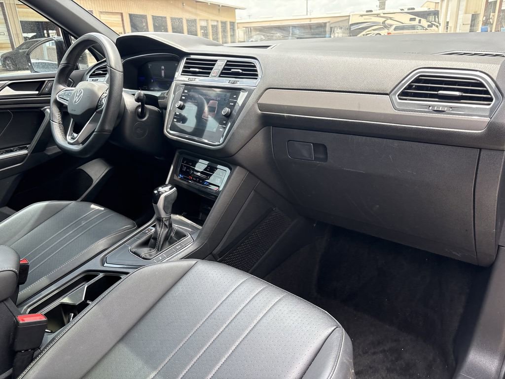 Used 2023 Volkswagen Tiguan SE R-Line FWD image 26