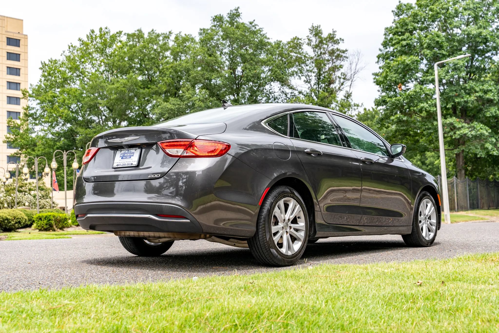 Used 2017 Chrysler 200 Limited Platinum FWD image 5