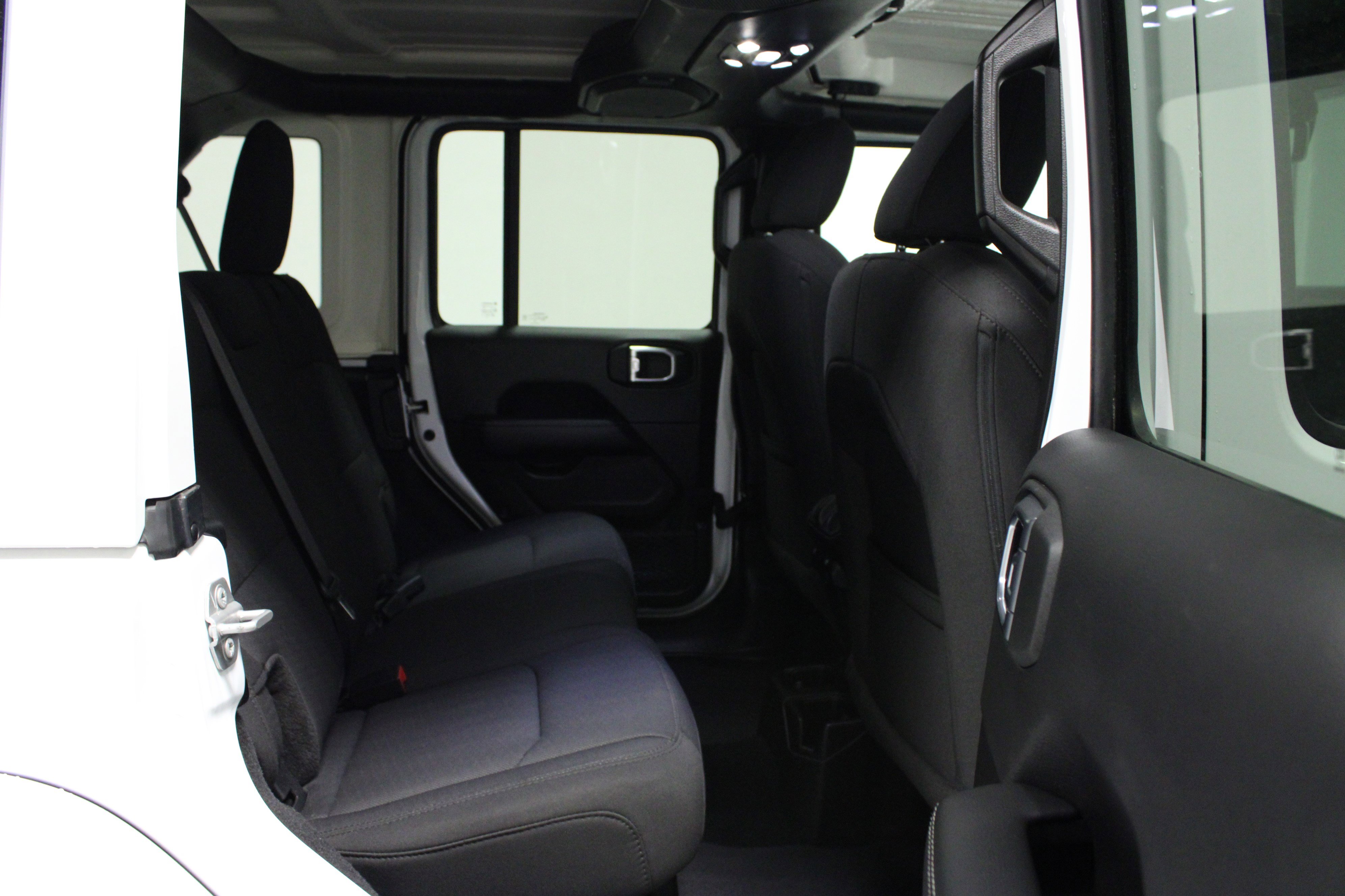 Used 2023 Jeep Wrangler Sahara AWD/4WD image 15