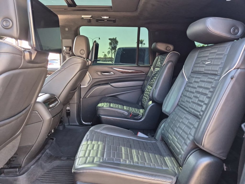 Used 2023 Cadillac Escalade ESV Sport Platinum w/ LPO, ONYX Package AWD/4WD image 26