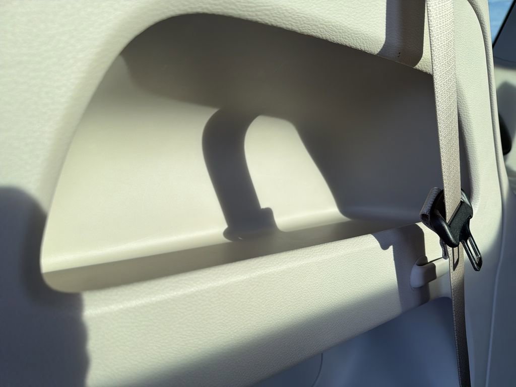 Used 2024 Chrysler Pacifica Touring-L FWD image 33