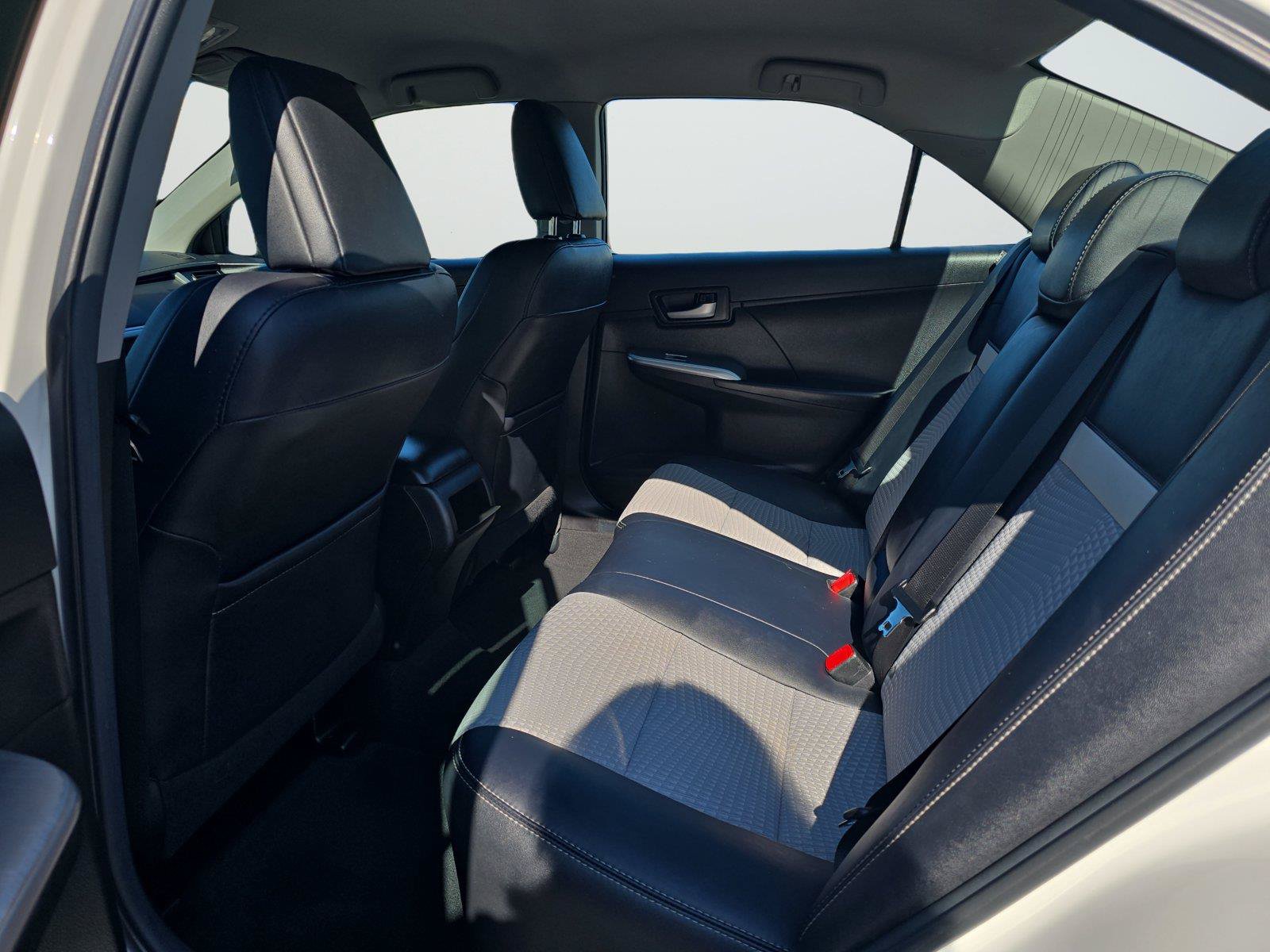 Used 2014 Toyota Camry SE FWD image 18