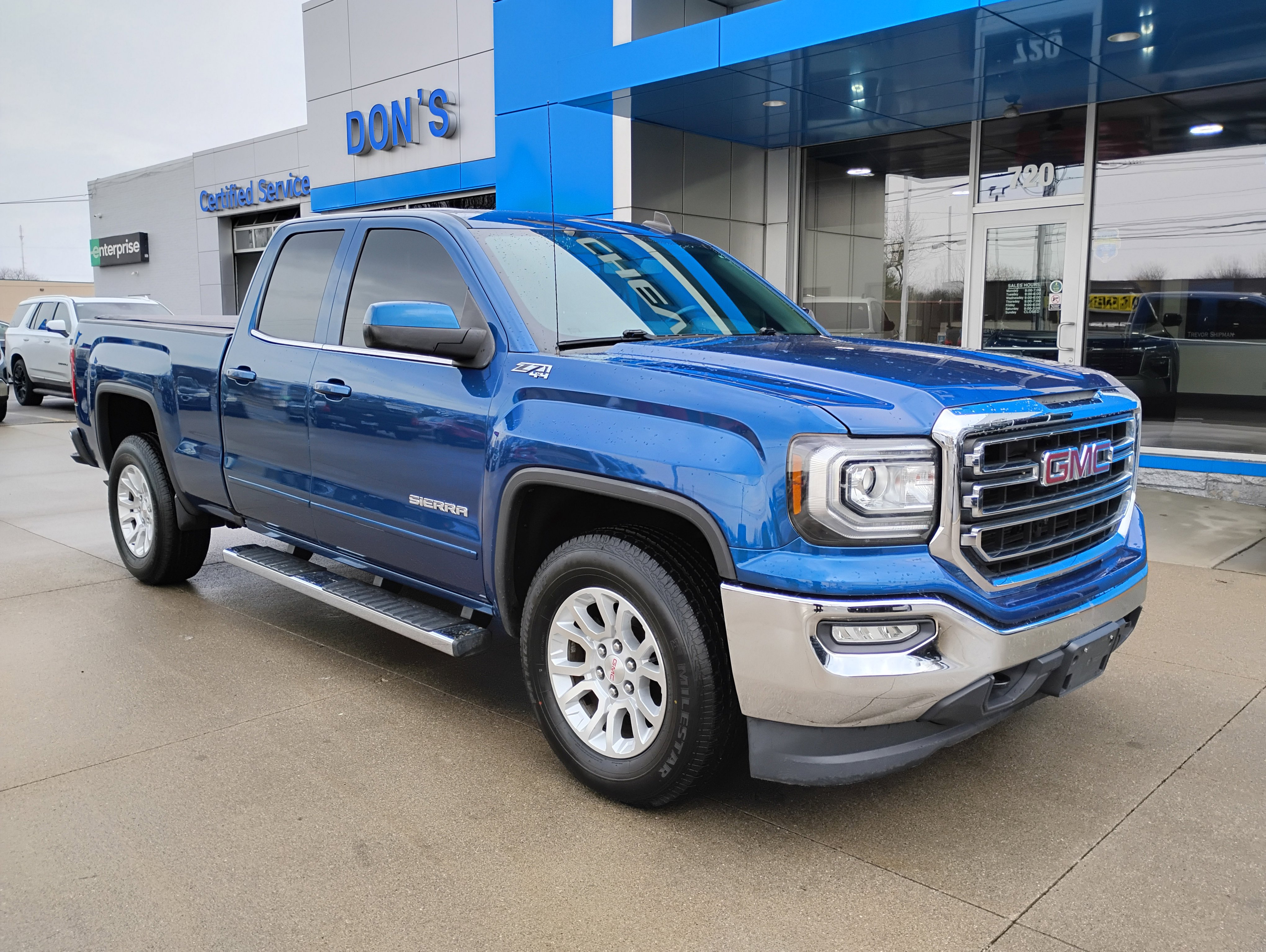 Used 2017 GMC Sierra 1500 SLE w/ SLE Value Package image 3