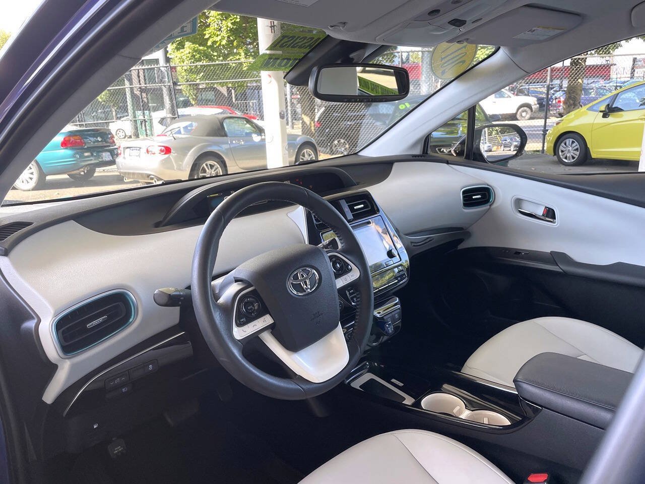 Used 2017 Toyota Prius Four Touring FWD image 16