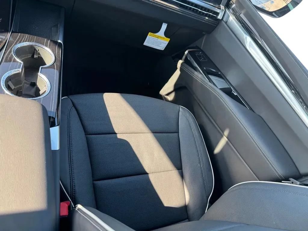 New 2026 Cadillac Escalade ESV Sport w/ Touring Package AWD/4WD image 24