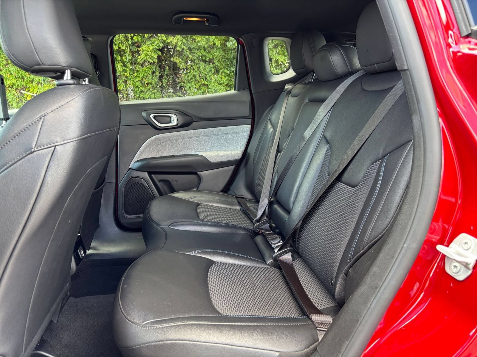 Used 2025 Jeep Compass Latitude AWD/4WD image 25