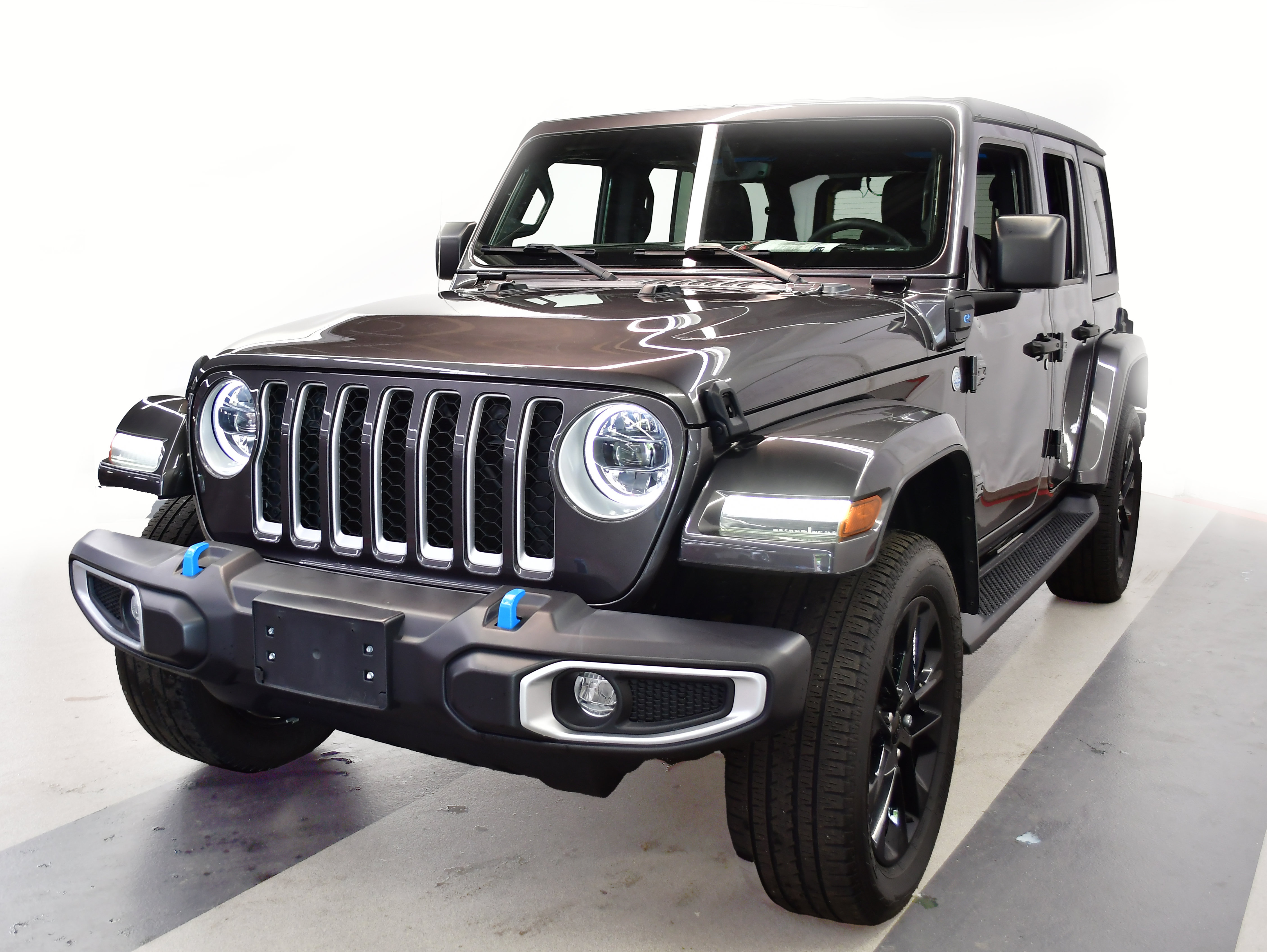 Used 2023 Jeep Wrangler Unlimited Sahara w/ Cold Weather Group AWD/4WD image 4