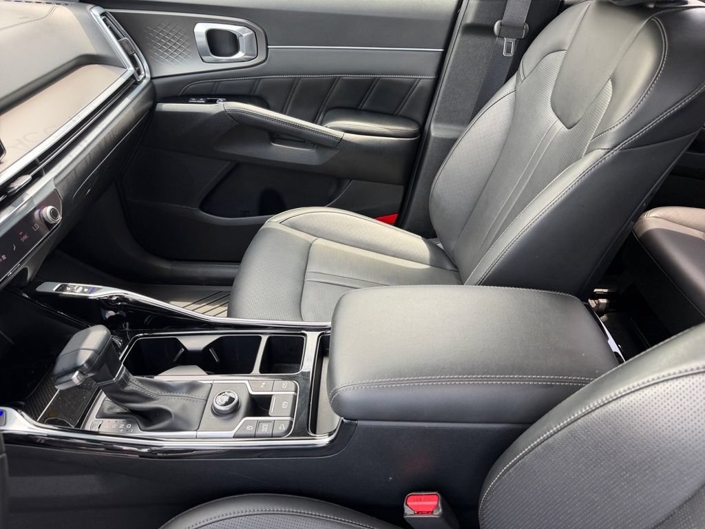 Used 2025 Kia Sorento SX FWD image 12
