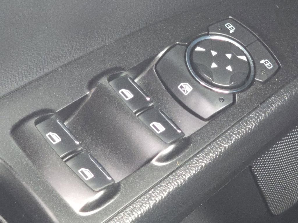 Used 2018 Ford Fusion SE w/ Fusion SE Technology Package image 25