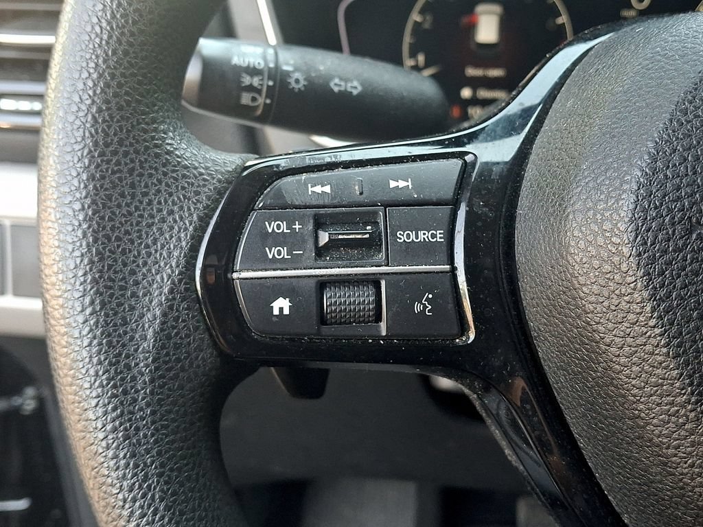 Used 2023 Honda Pilot LX image 24