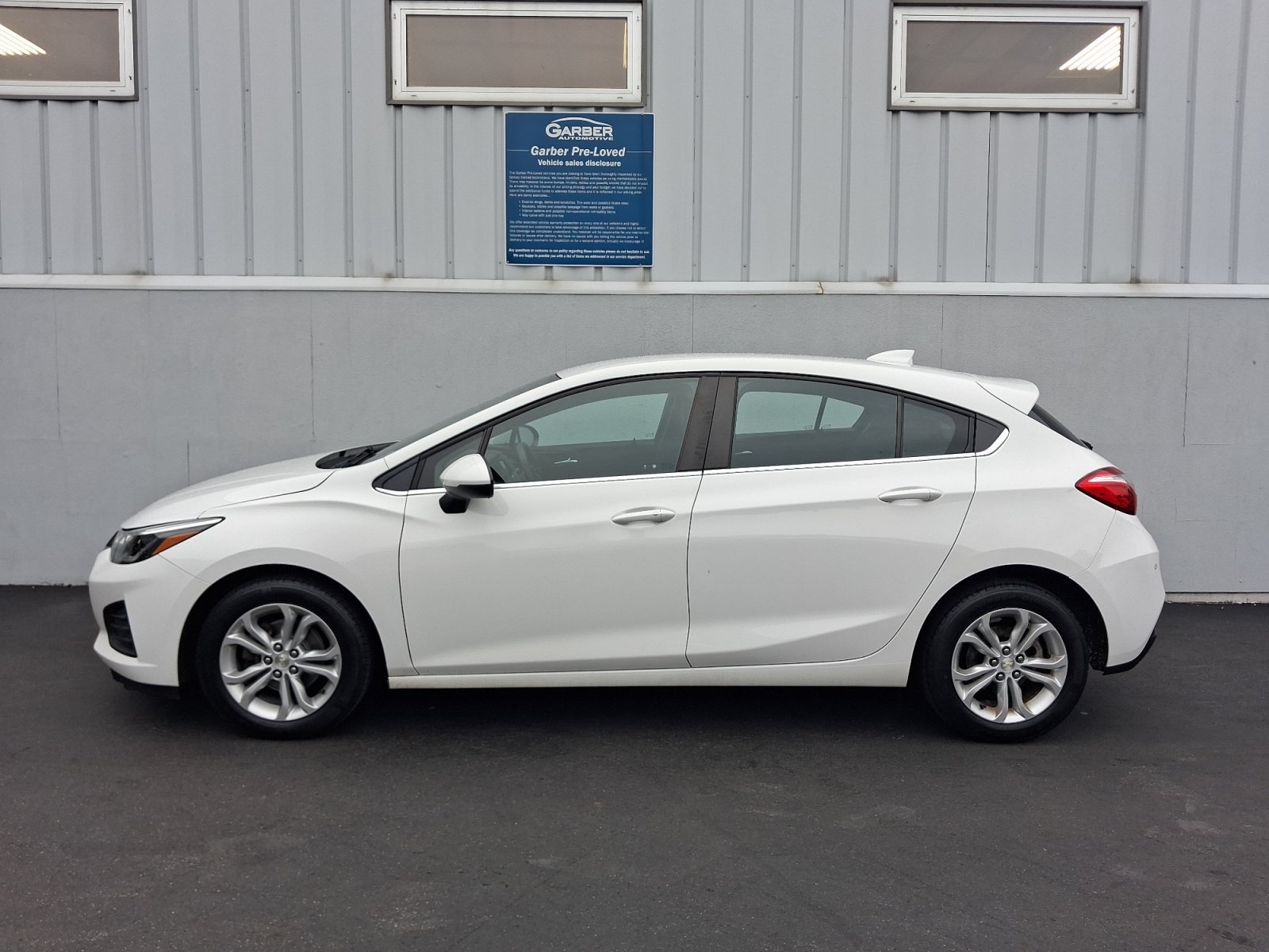 Used 2019 Chevrolet Cruze LT w/ Convenience Package FWD image 2