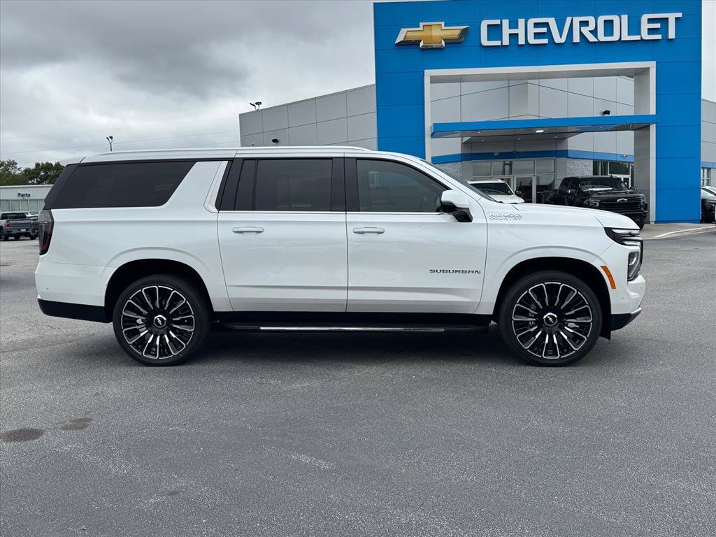 Used 2025 Chevrolet Suburban High Country AWD/4WD image 2
