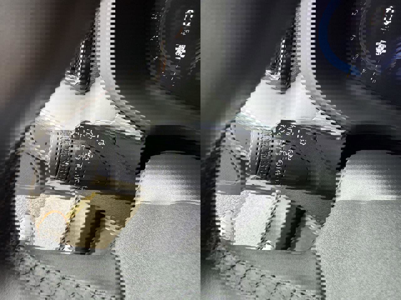 Used 2024 Volvo XC60 B5 Core image 18