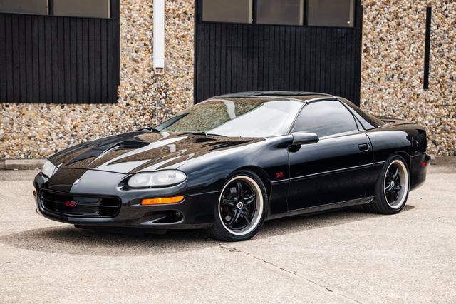 Used 2002 Chevrolet Camaro Z28 w/ SS Performance/Appearance Pkg RWD image 31