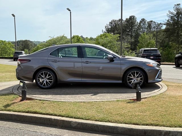 Used 2022 Toyota Camry XLE image 8