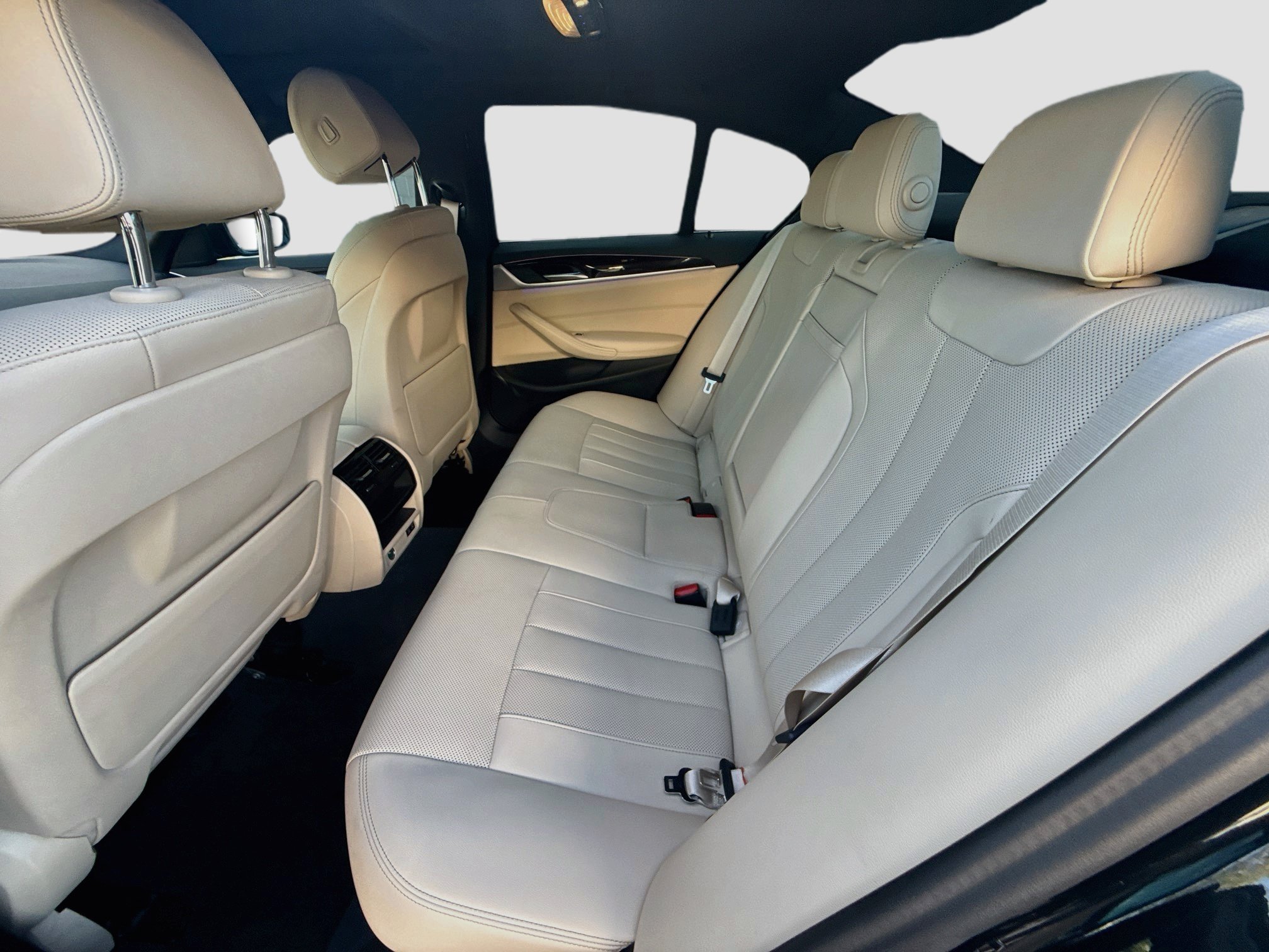 Used 2023 BMW 530i w/ Convenience Package RWD image 24