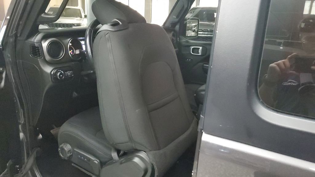 Used 2022 Jeep Wrangler Sport AWD/4WD image 14