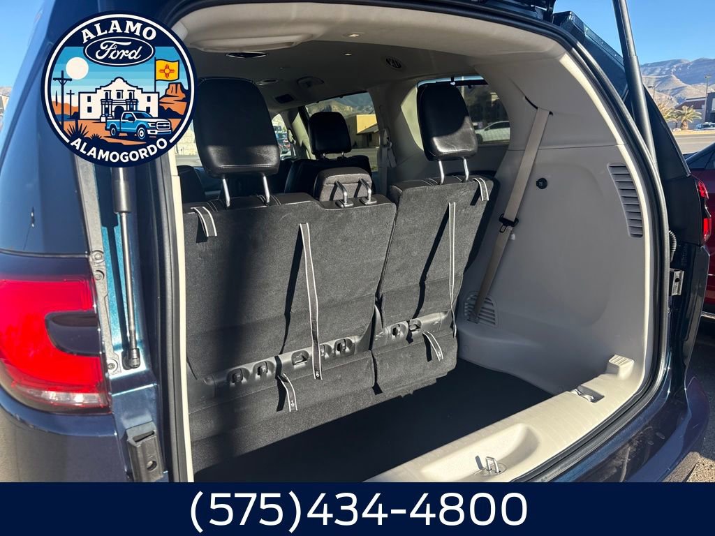 Used 2023 Chrysler Pacifica Touring-L w/ Uconnect Theater Family Group image 13