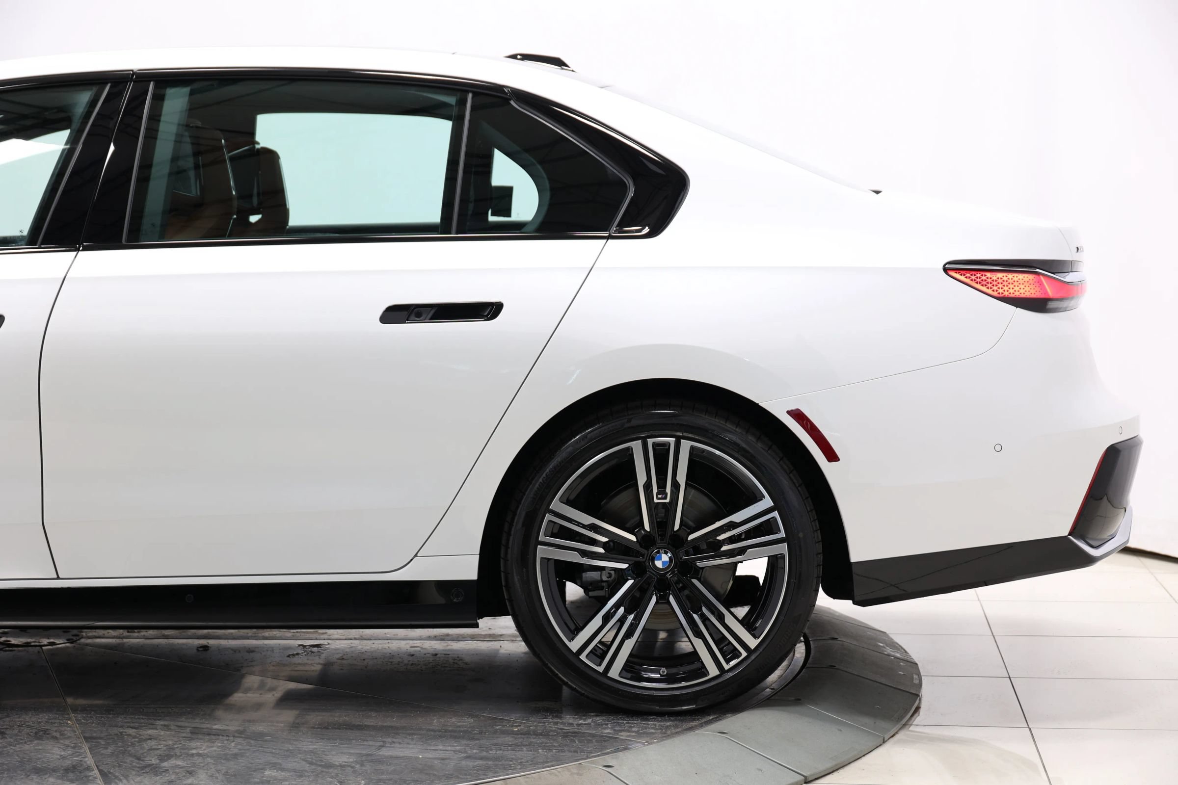 Used 2025 BMW 740i xDrive w/ Executive Package AWD/4WD image 10