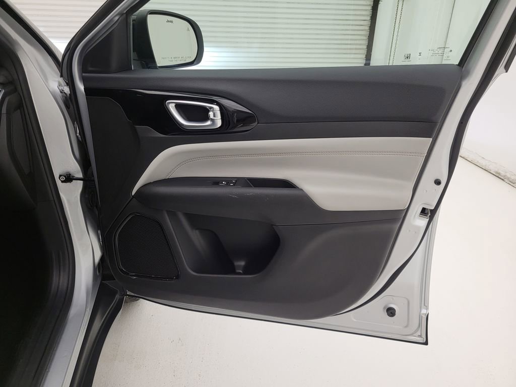 Used 2025 Jeep Compass Limited image 37
